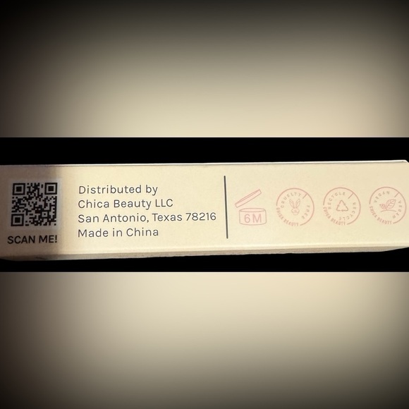 Chica Beauty Chica Glow Highlighter Duo Champagne Glow Brand New in Box 2 IN 1 - Picture 3 of 9